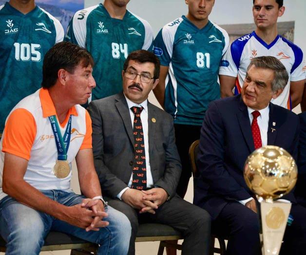 Felicita gobernador a los Correcaminos Felicita gobernador a los Correcaminos