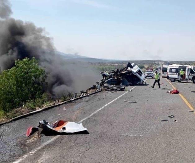 Tragedia en la Supercarretera Cuacnopalan-Oaxaca: 21 personas fallecidas