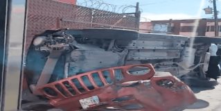 Se registra accidente vehicular en la calle tiburcio garza zamora autoridades y cuerpos de emergencia en el sitio.