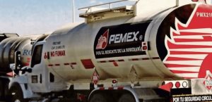 Pemex lanza licitación a privados para subir producción de petróleo