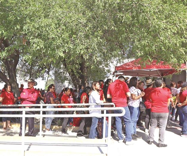 Protestan maestros, se manifiestan contra iniciativas de reforma