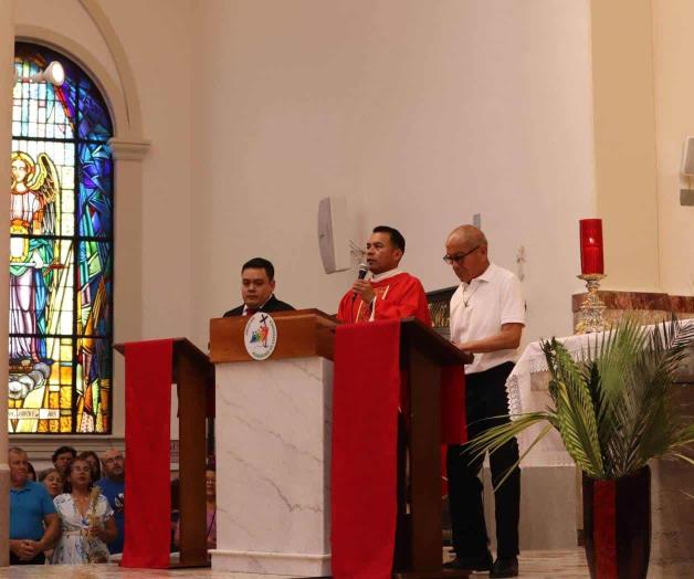 Invita iglesia a ceremonia de orden de sagrado sacerdocio