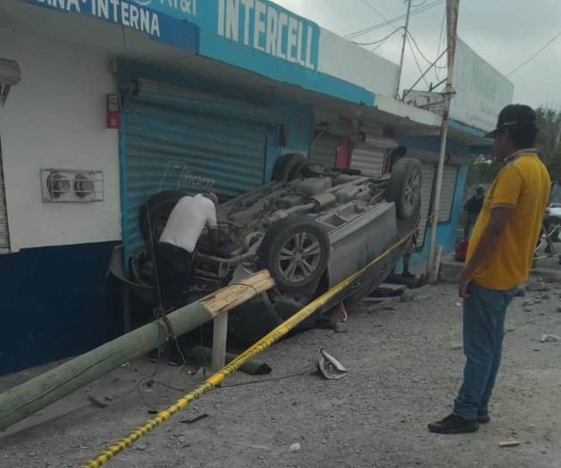 Deja volcadura tres lesionados