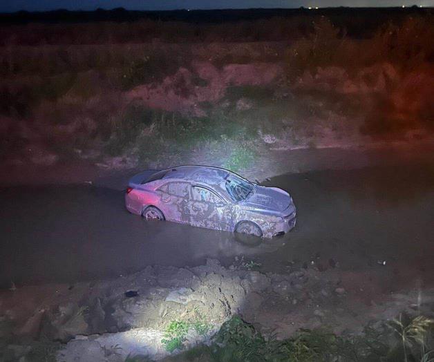 Vuelca mujer en un canal de brecha Vuelca mujer en un canal de brecha