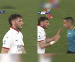 Santiago Giménez pierde la cabeza y sale expulsado