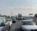 Logística en Aeropuerto del Norte genera embotellamiento vial en Carr. Mty. - Nvo. Laredo
