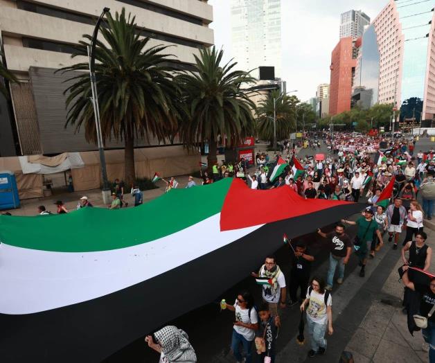 Se suman docentes a marcha propalestina