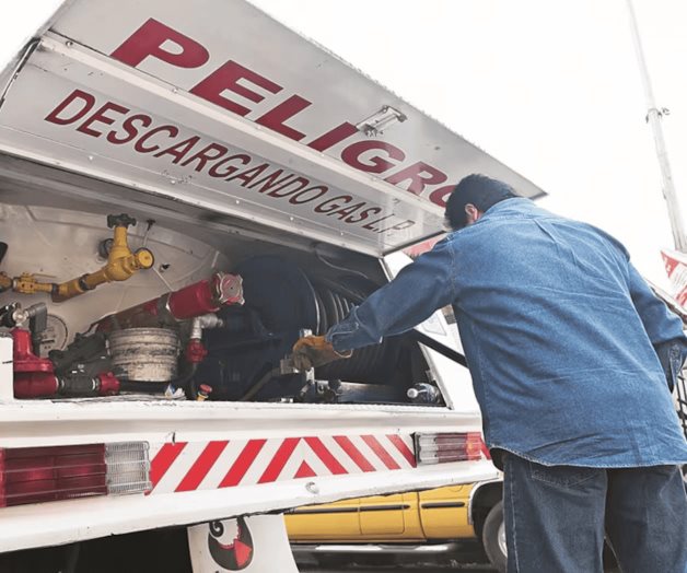 Accidente de pipa contra tren provoca incendio en Veracruz