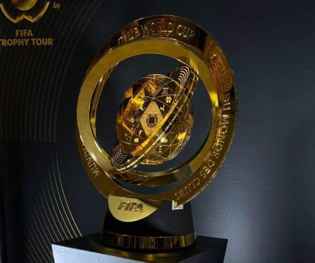 Exhiben trofeo de Mundial de Clubes en el Gigante de Acero