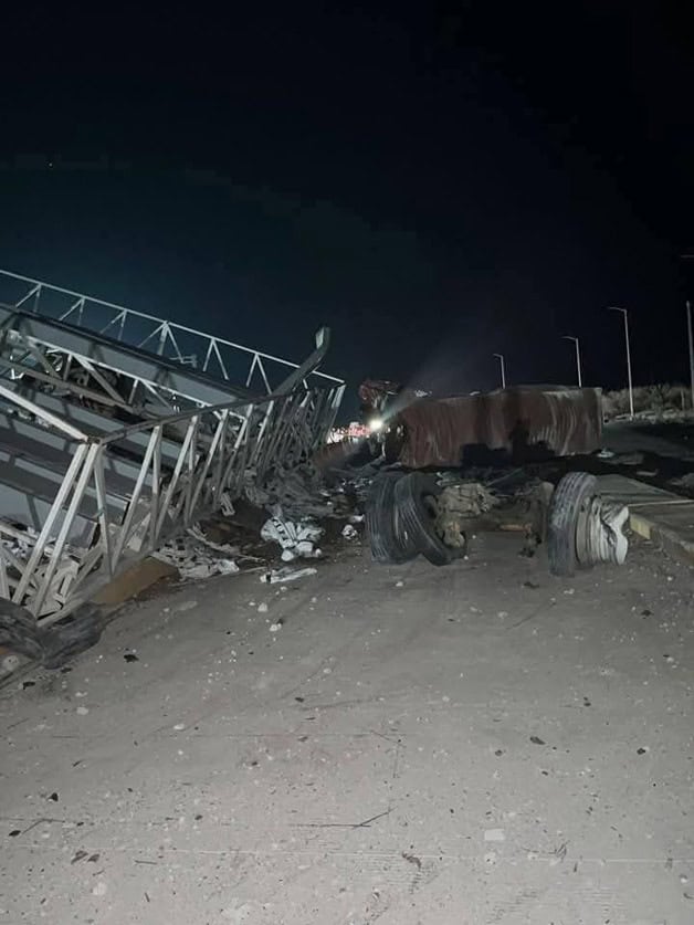 Tráiler se impacta contra caseta de cobro en la Rumbo Nuevo Tráiler se impacta contra caseta de cobro en la Rumbo Nuevo