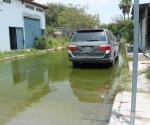 Fuga de aguas residuales en la Colonia Delicias de Reynosa