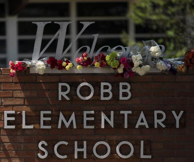 Texas aprueba propuesta del exalcalde de Uvalde para corregir fallos policiales en tiroteo escolar