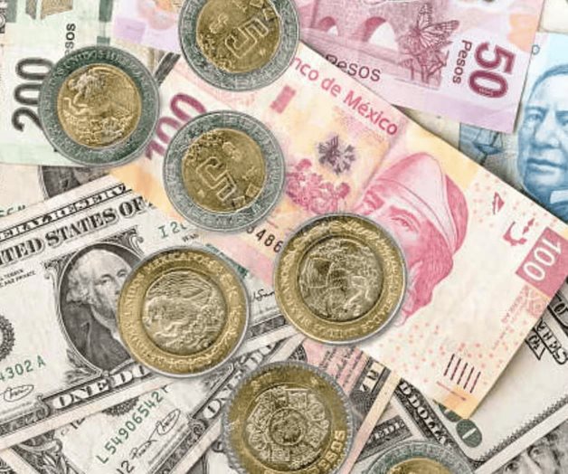 Debilidad del dólar continúa favoreciendo al peso y cierra en 19.27