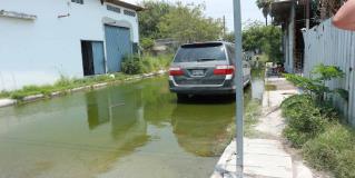Fuga de agua residual en la Colonia Delicias de Reynosa