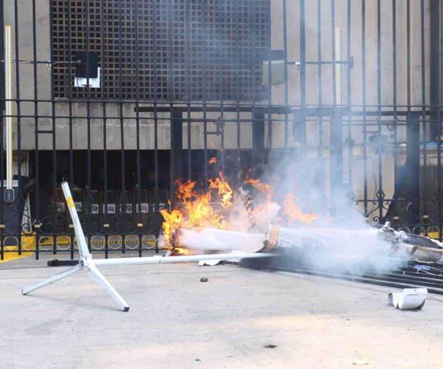Arman quemas por no lograr acuerdo Arman quemas por no lograr acuerdo