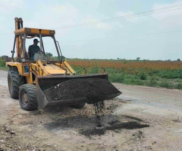Avanza bacheo en zona agrícola Avanza bacheo en zona agrícola