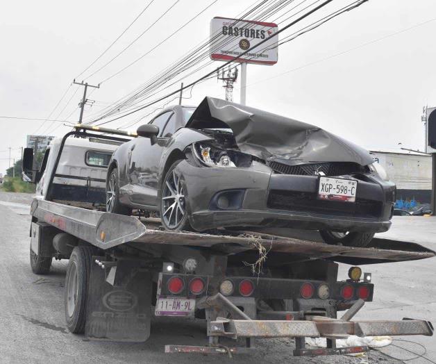 Termina carrera contra un árbol en la carretera Río Bravo-Reynosa