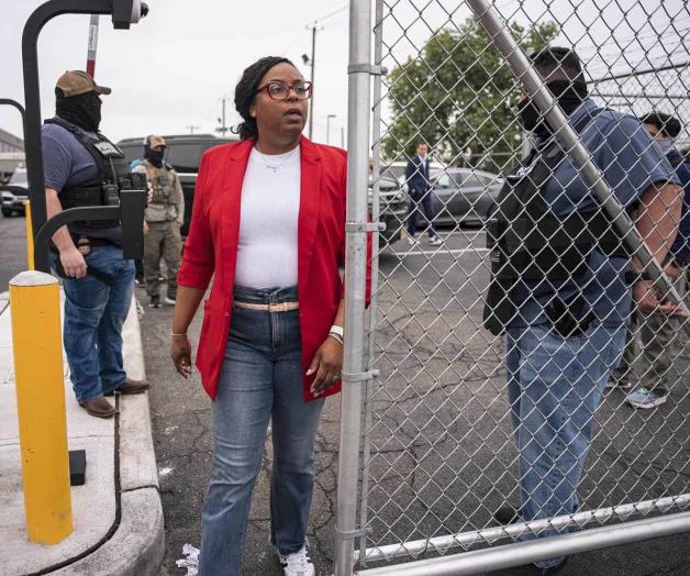 Jueza en NJ ordena libertad bajo palabra a legisladora Jueza en NJ ordena libertad bajo palabra a legisladora