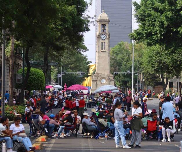 Ocasionan maestros pérdidas millonarias en plantón de la CNTE Ocasionan maestros pérdidas millonarias en plantón de la CNTE