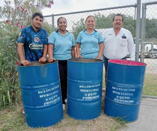 Llevan tambos a primaria de Buena Vista