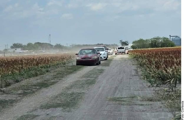 Bloquean sorgueros vía en Tamaulipas Bloquean sorgueros vía en Tamaulipas