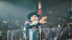 Confirma Julión Álvarez cancelación de su visa para él y sus músicos.">