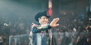 Confirma Julión Álvarez cancelación de su visa para él y sus músicos.