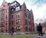 Frenan prohibición de Trump contra Harvard