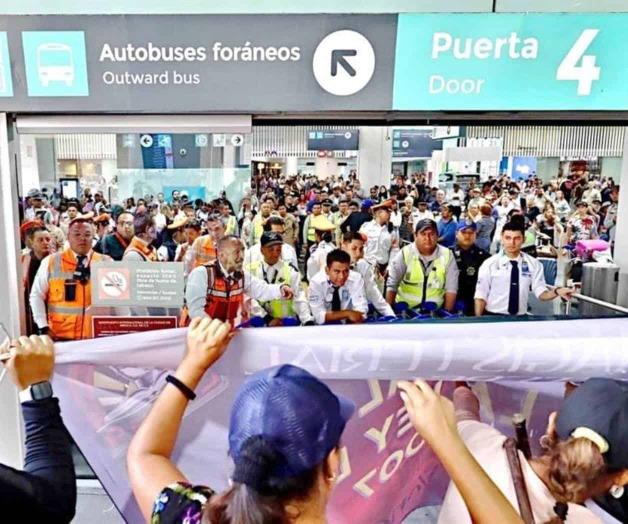 Protestas de la CNTE en el AICM