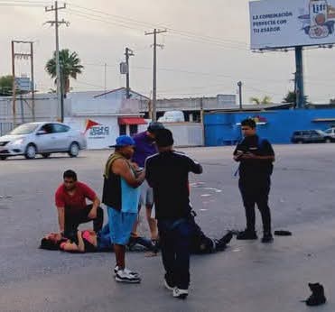 Resulta pareja lesionada al chocar moto con camioneta en Bulevar Morelos de Reynosa