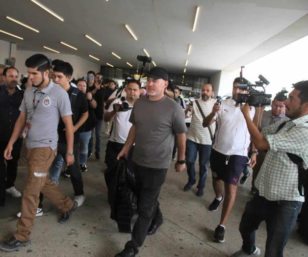 Gabriel Milito llega a Guadalajara para firmar con Chivas