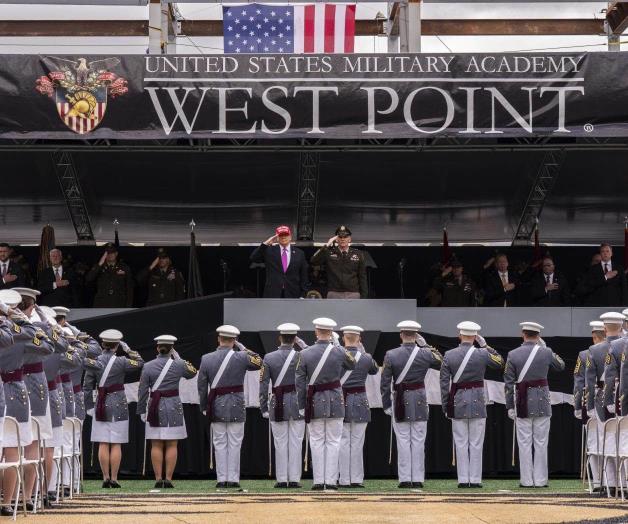 Presidente se atribuye la fortaleza militar de EU: Trump elogia a cadetes de West Point por sus logros Presidente se atribuye la fortaleza militar de EU: Trump elogia a cadetes de West Point por sus logros