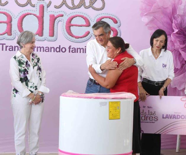 Cumplen Américo y María de Villarreal a familias de Jaumave Cumplen Américo y María de Villarreal a familias de Jaumave