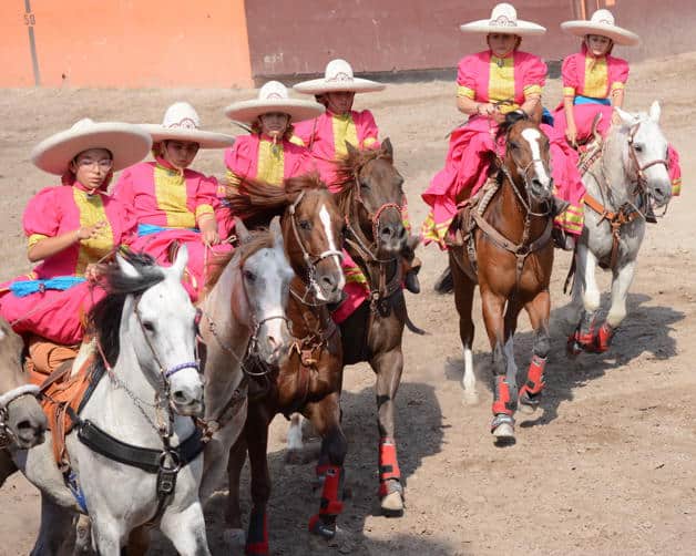 Gran charreada de mujeres