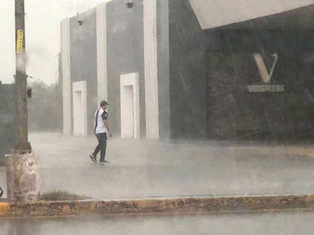 Tormenta provoca inundaciones y caos vial en Matamoros Tormenta provoca inundaciones y caos vial en Matamoros