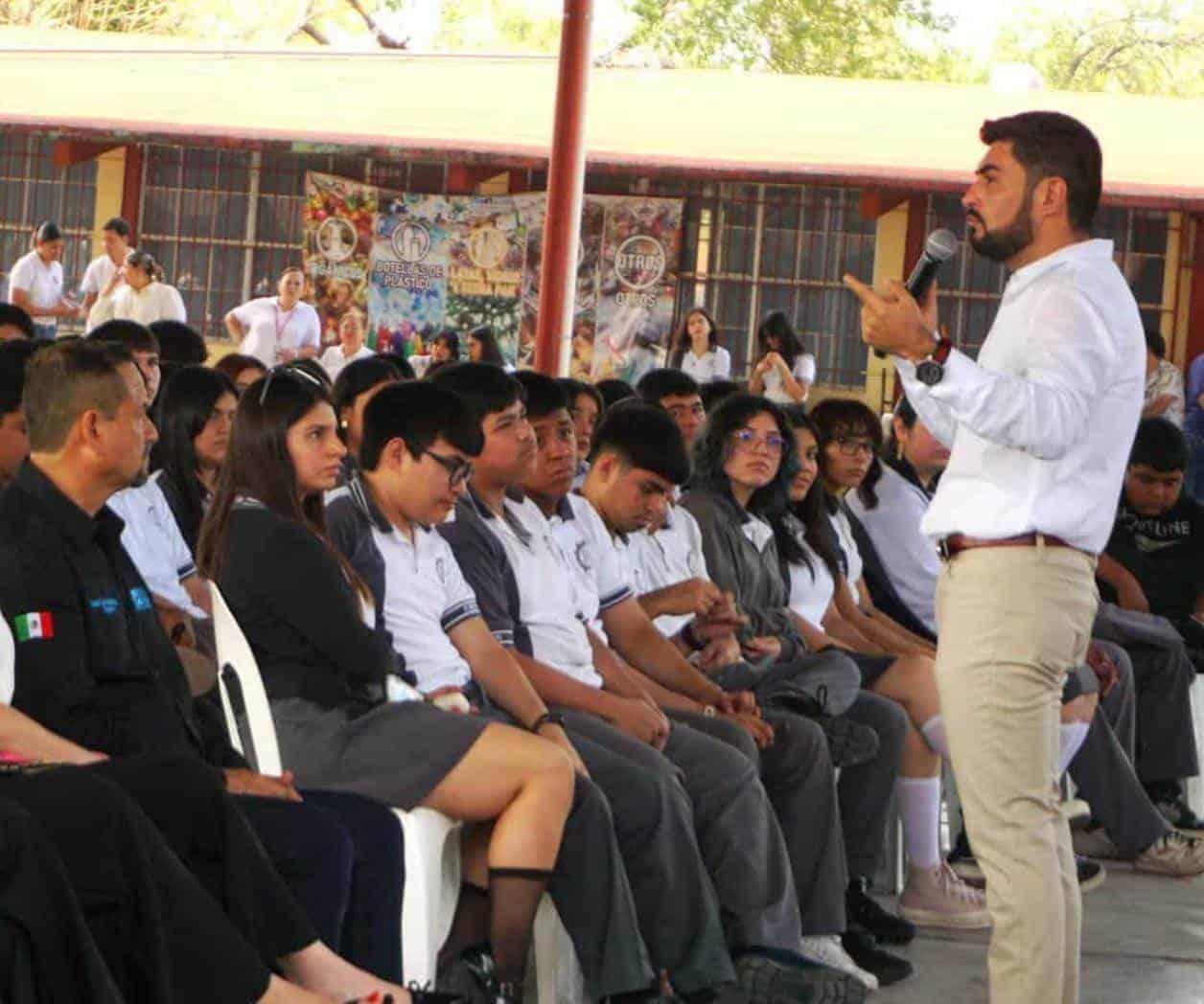 Imparten conferencia de violencia familiar
