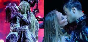 Repartió besos entre sus bailarines