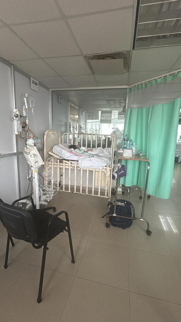 Acusan renta de camillas en IMSS