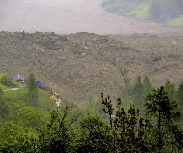 Suspenden b&uacute;squeda de hombre desaparecido tras colapso de glaciar en los Alpes suizos