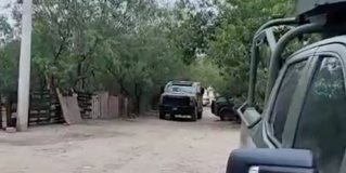 Se registra un fuerte despliegue policiaco por autoridades investigadoras, #SEDENA y #GuardiaEstatal en el Ejido Los Longoria.