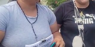 Familiares de los integrantes del Grupo Fugitivo acudieron al lugar donde presuntamente tocarían el domingo y zona en la cual se lleva a cabo un operativo por parte de autoridades