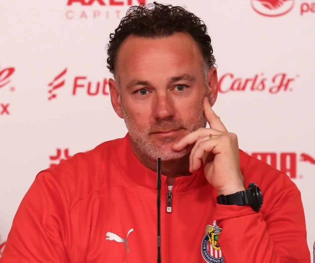 Ante urgencia de t&iacute;tulos, Milito pide calma a Chivas