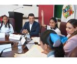 Niños toman la sala de cabildo
