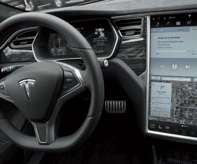 Busca Musk poner autos sin conductor en carreteras del RU Busca Musk poner autos sin conductor en carreteras del RU