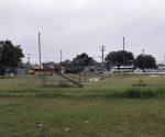 Denuncian vecinos abandono de plaza