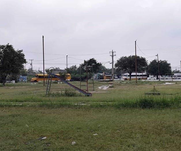 Denuncian vecinos abandono de plaza Denuncian vecinos abandono de plaza