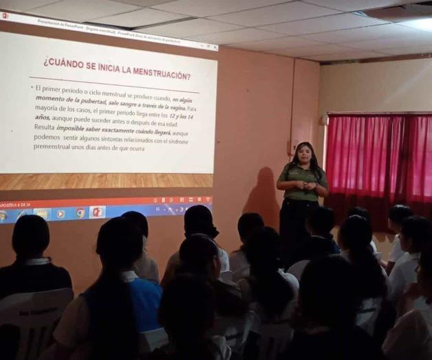 Dan pl&aacute;ticas sobre higiene menstrual