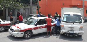 Taxista causa accidente al conducir de reversa en Reynosa