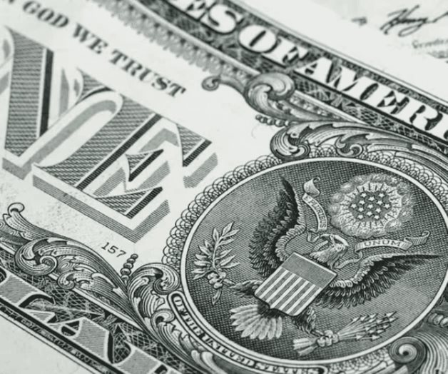 D&oacute;lar se aprecia en mercado internacional