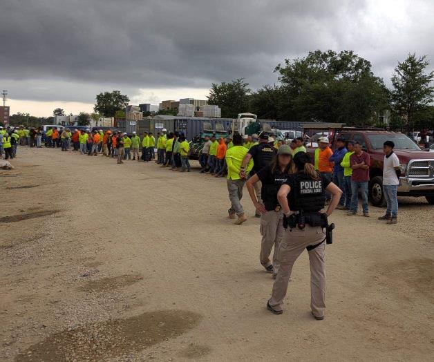 Exponen a miles a deportación